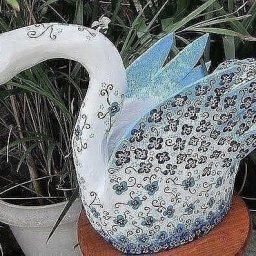 Лебедь из пластиковой бутылки