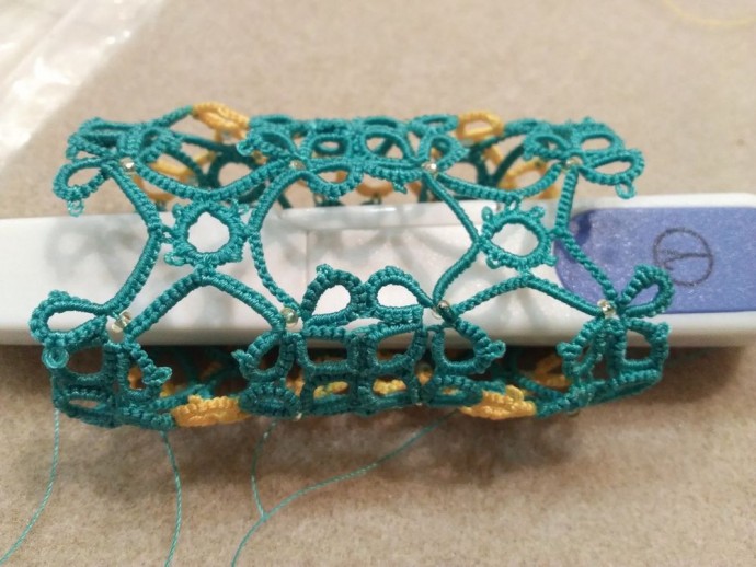 Зажим в технике фриволите