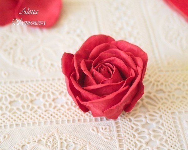Объёмная открытка в виде сердца с розой