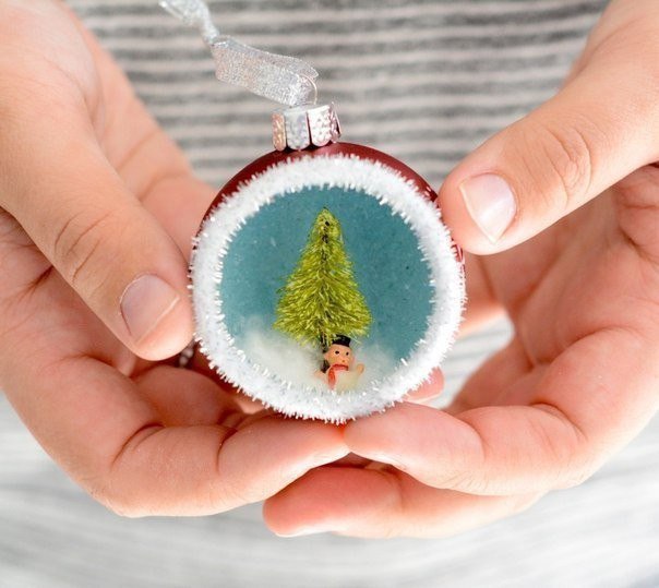 Новогодняя композиция в ёлочном шаре