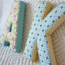 ​Подушечки в виде букв