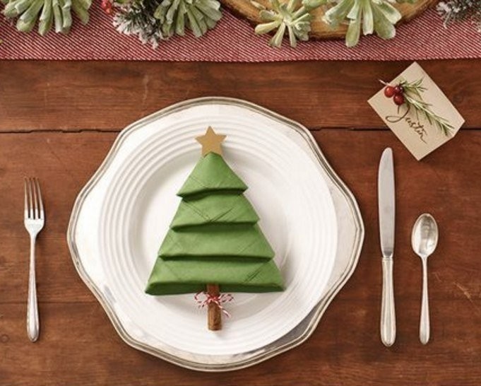 ​Салфетка в виде ёлочки