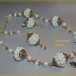 ​Украшение из плетеных бусин