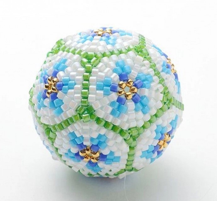 ​Узорчатые шарики из бисера