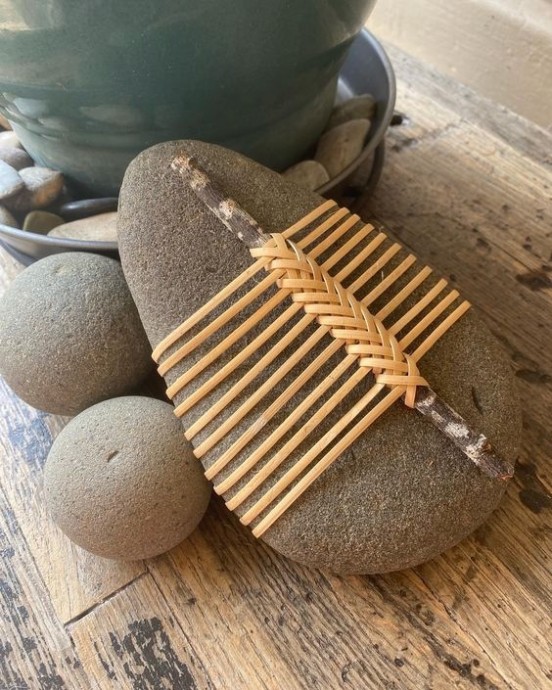 Камни с декоративной оплёткой Камни с декоративной оплёткой