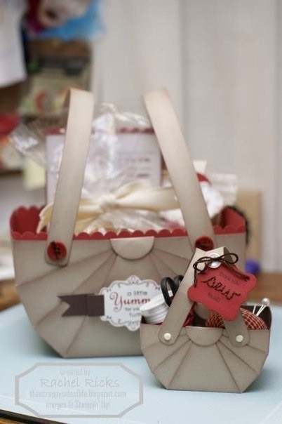 Милая скрап-корзинка для подарка