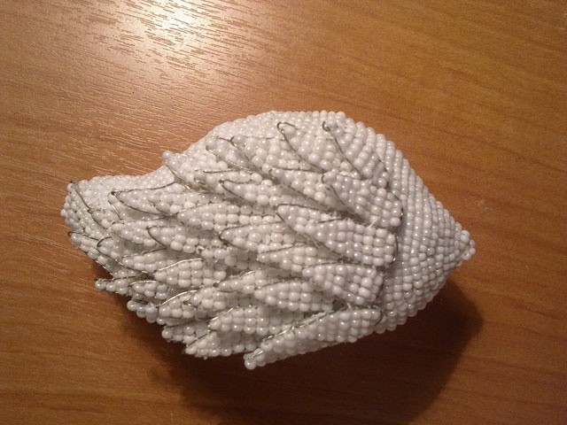 Лебедь из бисера или мелких бусин