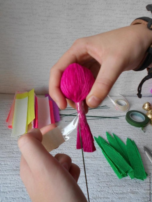 Простой и красивый способ создать милый букетик из конфет