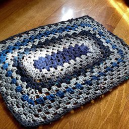 Коврик из старой одежды