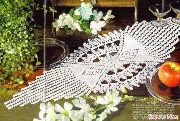 Необычный пуловер с ажурной спиной