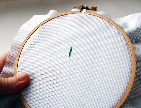 Техника вышивки гладью листика