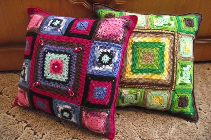 Яркие подушки крючком
