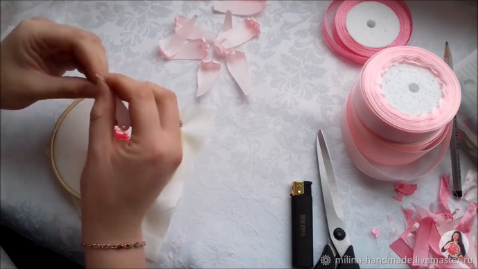 Вышивка пиона атласными лентами