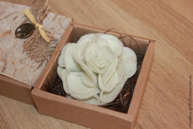 Крафтовая подарочная коробка