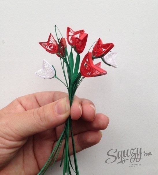 Цветочная открытка в технике квиллинга Цветочная открытка в технике квиллинга