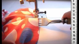 Лайфхак для рукодельниц: как быстро сделать ровные складки при помощи вилки