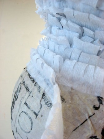 Снеговик из гофрированной бумаги с сюрпризом