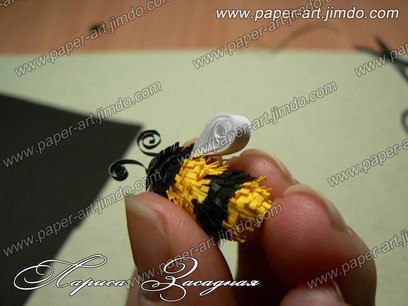 ​Медовая пчелка в технике квиллинга