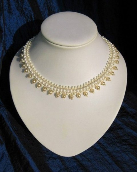 ​Красивое колье из бисера