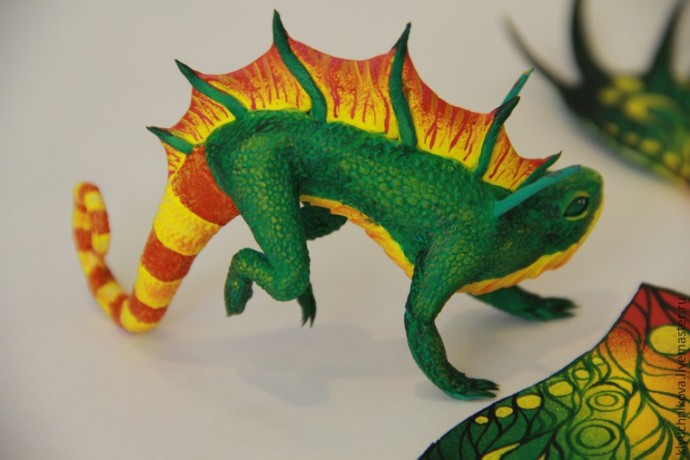 Лепим чудесного интерьерного дракончика из бархатного пластика