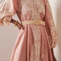 Использование узоров с цветами для украшения платьев