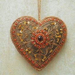 ​Вышиваем сердечки канителью