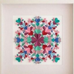 Идея для панно из бумажных сердечек