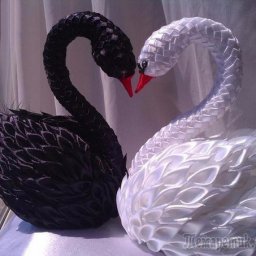 Лебеди из атласных лент