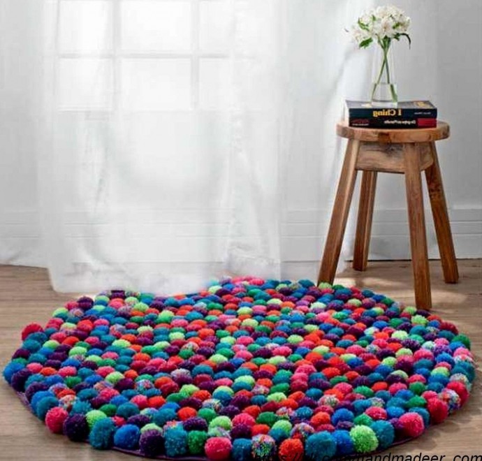 Помпоны бывают не только на шапочках Помпоны бывают не только на шапочках