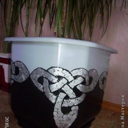 Горшок с мозаикой из яичной скорлупы