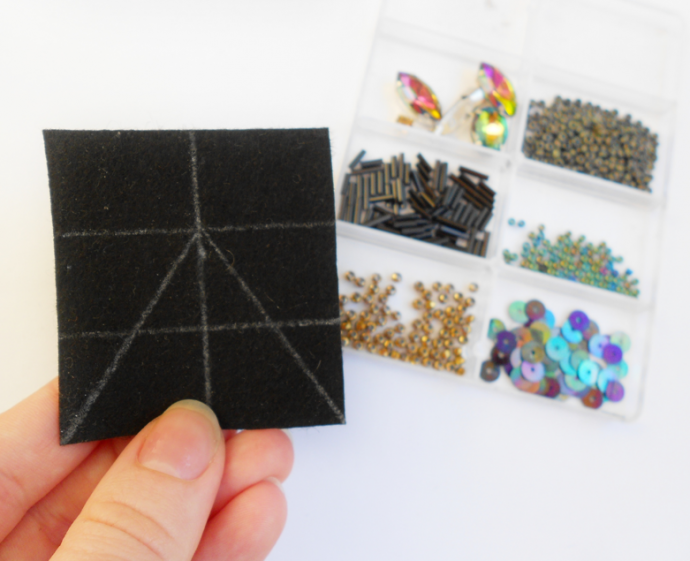 Брошь в виде мухи