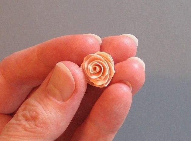 Розы из бумаги в технике квиллинг