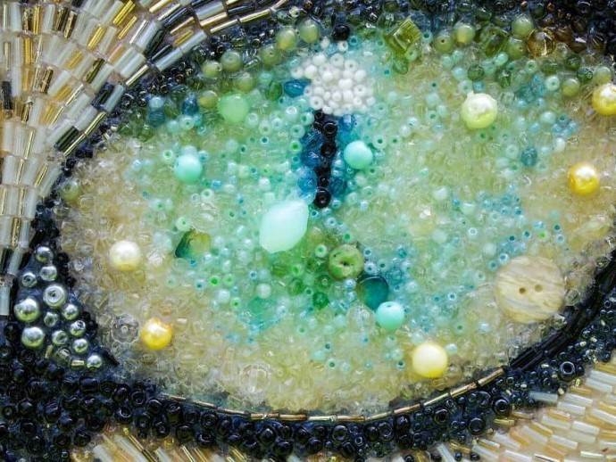 Невероятные картины из бисера, бусин и пуговиц