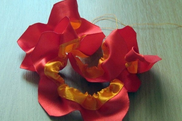 Двухцветная роза Двухцветная роза