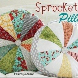 Круглая подушка из лоскутов