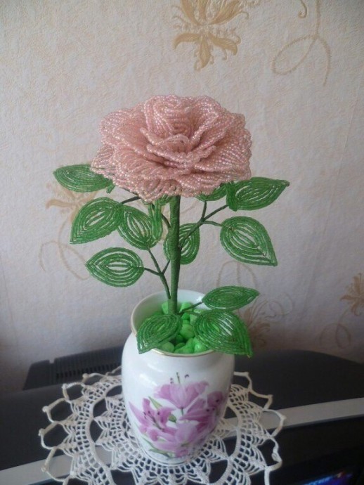 ​Нежная роза из бисера