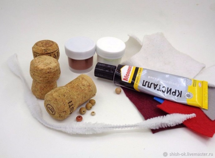 Создаем новогодние фигурки из пробок