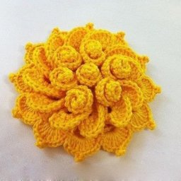 Завораживающий цветок из пряжи