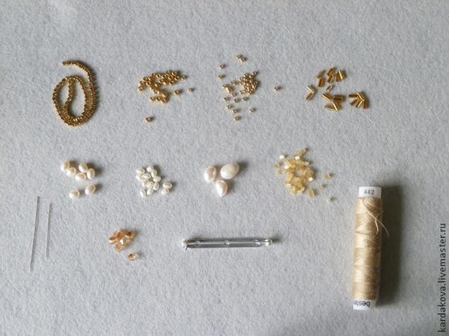 Брошь из бисера "Перо"