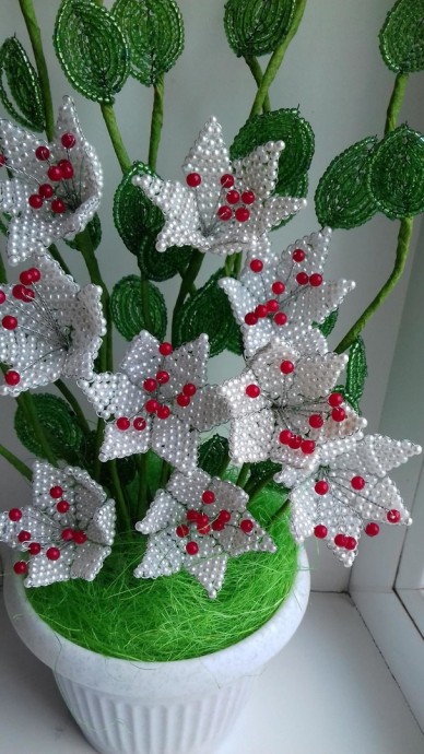 Остроконечные цветы из бисера