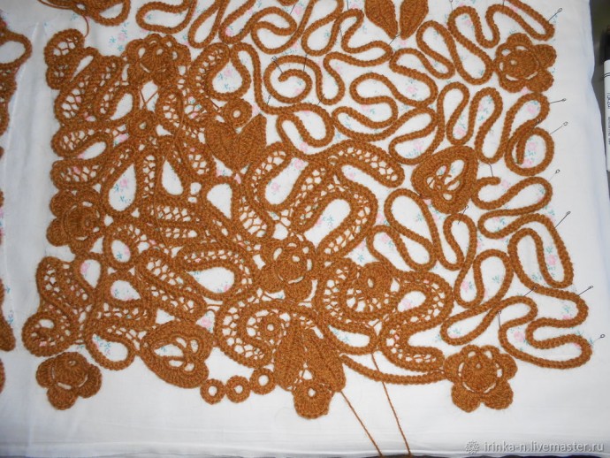 Жилет в технике шнуркового кружева