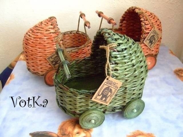 Колясочки из плетеных трубочек Колясочки из плетеных трубочек