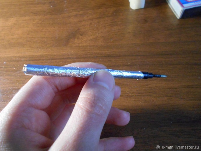 Миниатюрная свеча с подсвечником