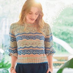 Полосатый пуловер с ажурным узором