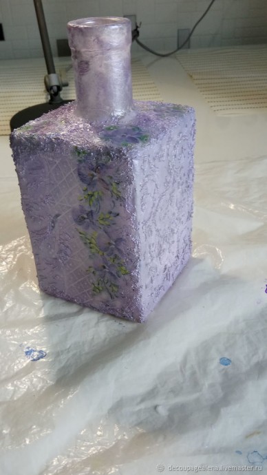 Декупаж бутылки хрустальной пастой и рисовой бумагой Декупаж бутылки хрустальной пастой и рисовой бумагой