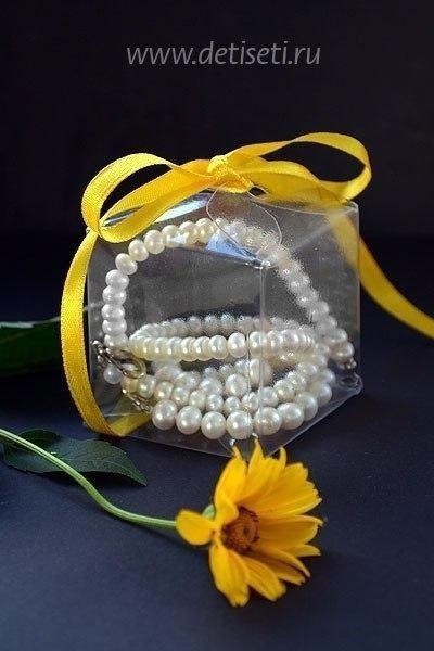 Упаковка для подарка из пластиковой бутылки