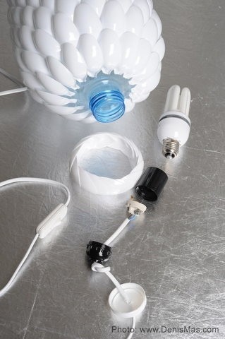 Необычная люстра из одноразовых ложек