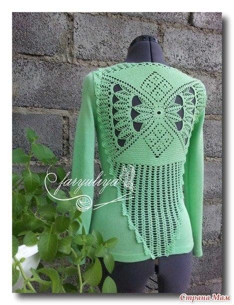 Необычный пуловер с ажурной спиной