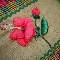 ​Объёмная вышивка при помощи обычной расчески