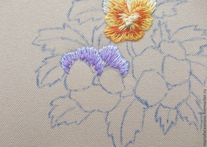 Вышиваем гладью анютины глазки